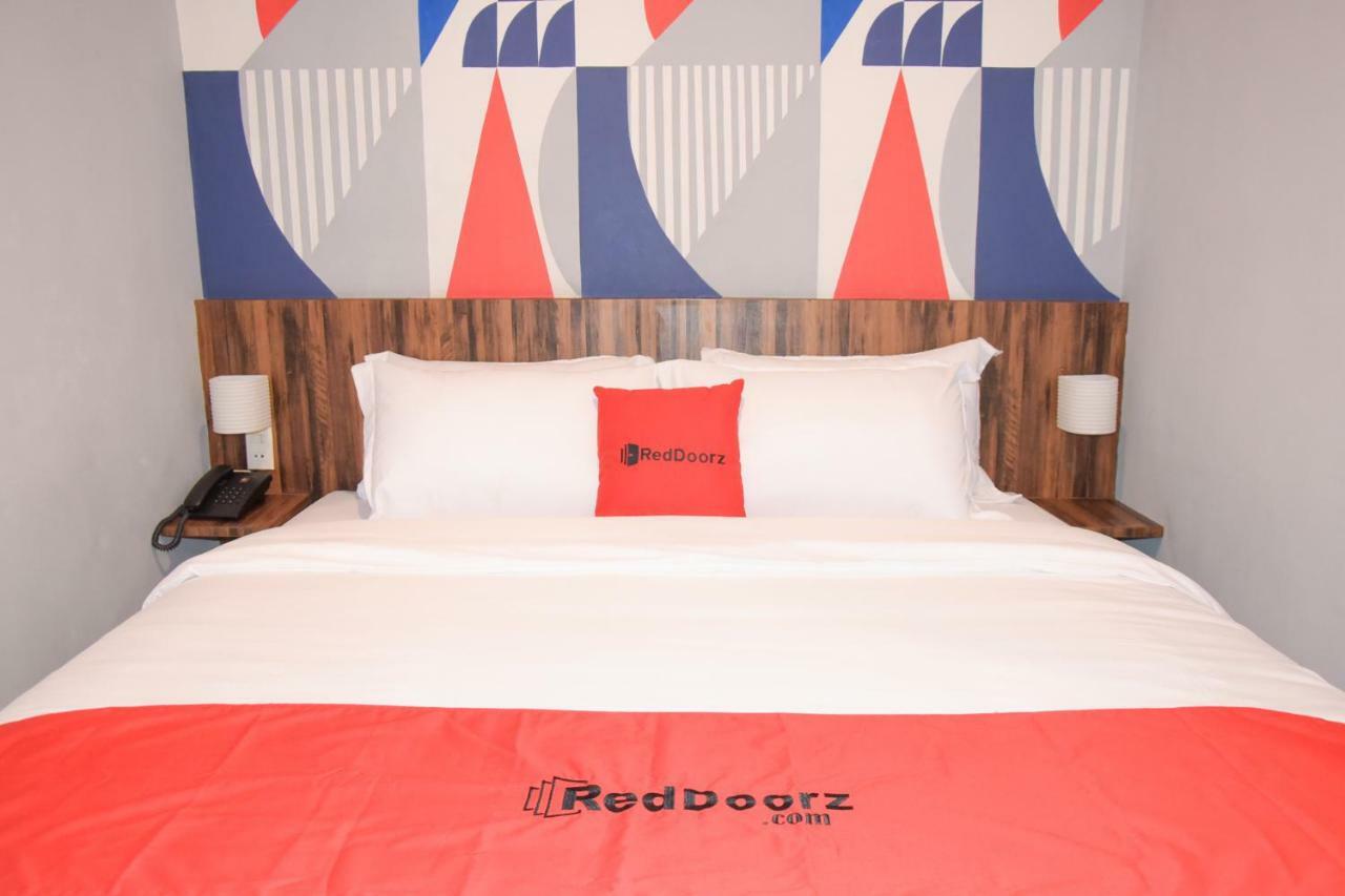 RedDoorz Plus near UNIMED Medan Exterior foto